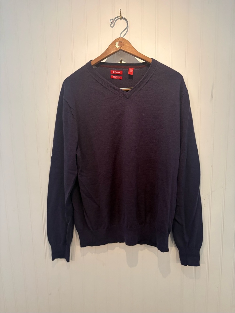 IZOD Men's  Washable Wool Deep Plum V-Neck Sweater L